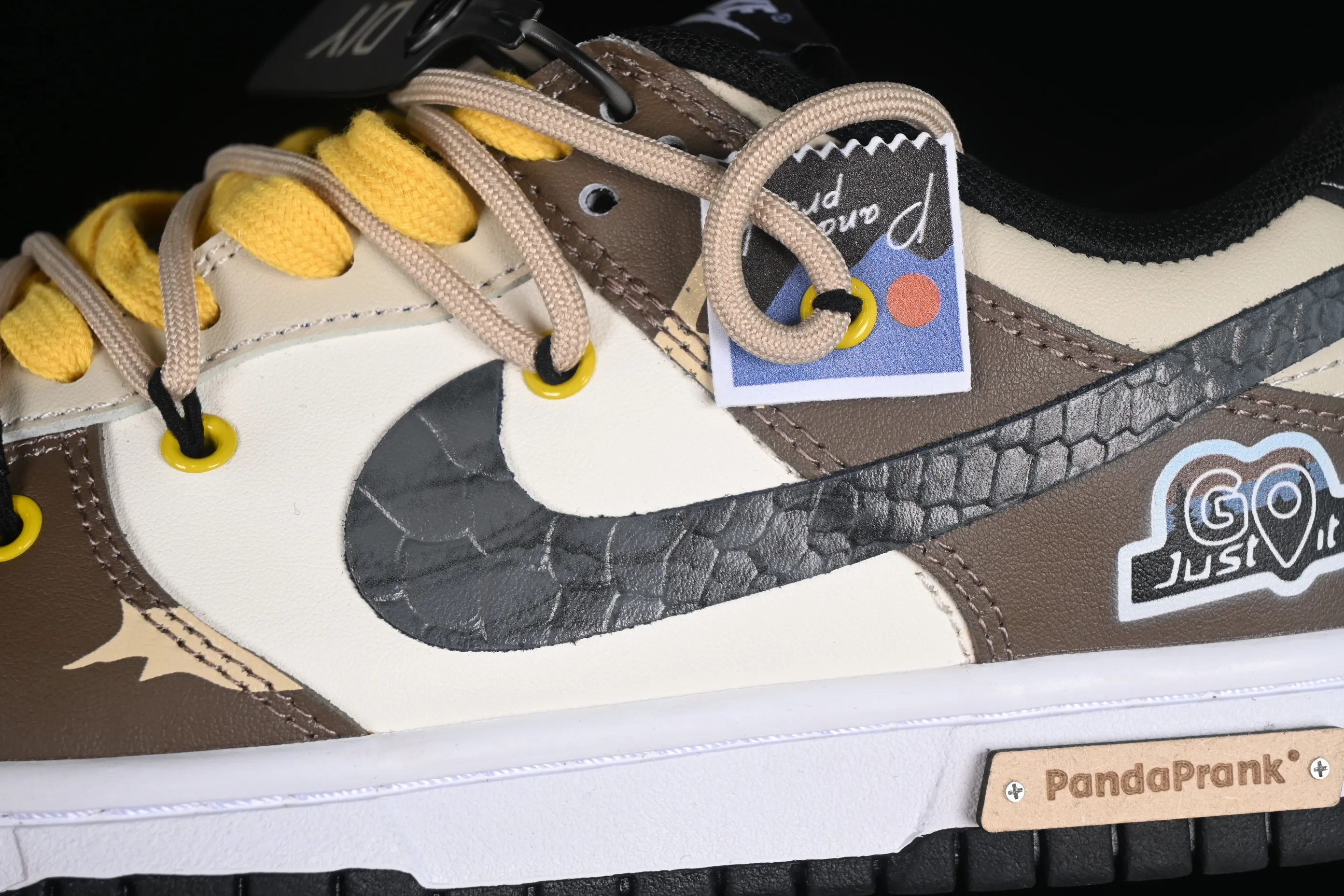 All Categories Nk SB Dunk Series Nk SB Dunk Low Low-top Sneakers Nk Dunk Low Panda Prank Jungle Crossing Overcoming Troubles Black Mamba Snake Print SB Strap Low-top Casual Sneakers DV0831-002